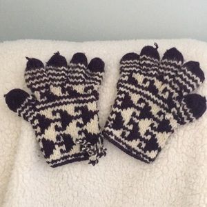 purple and white knit gloves